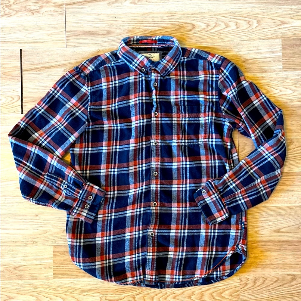 On The Road Slim Fit Men’s Button Down Shirt Men’s Size M Shirts